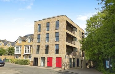 Halcyon House19 Springbank Rd