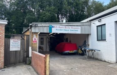 22-24B Holmethorpe Ave