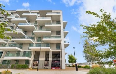 Royal Wharf walk – Fairwater House